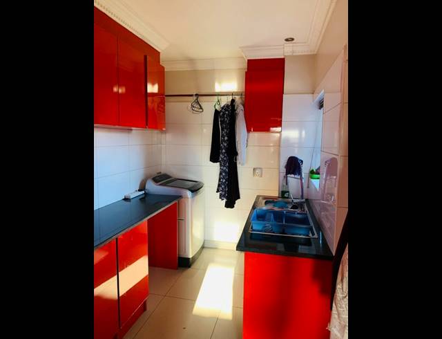 6 BEDROOM HOUSE FOR SALE IN SAVANNAH COUNTRY ESTATE